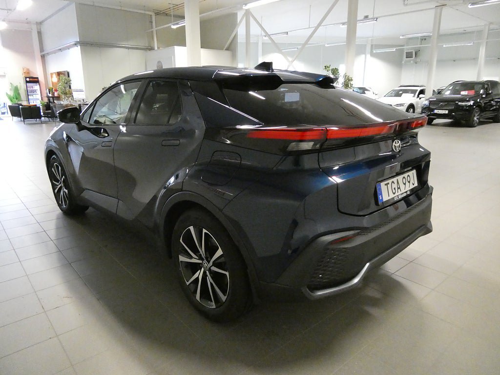 Vehicle Image 6