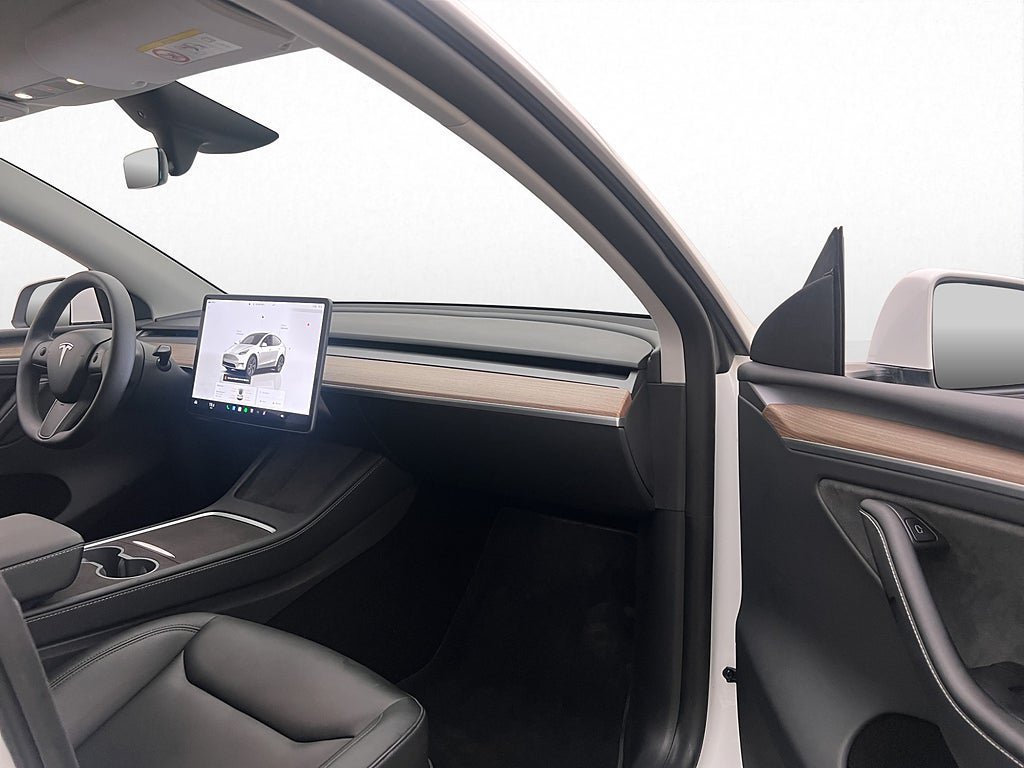 Vehicle Image 21