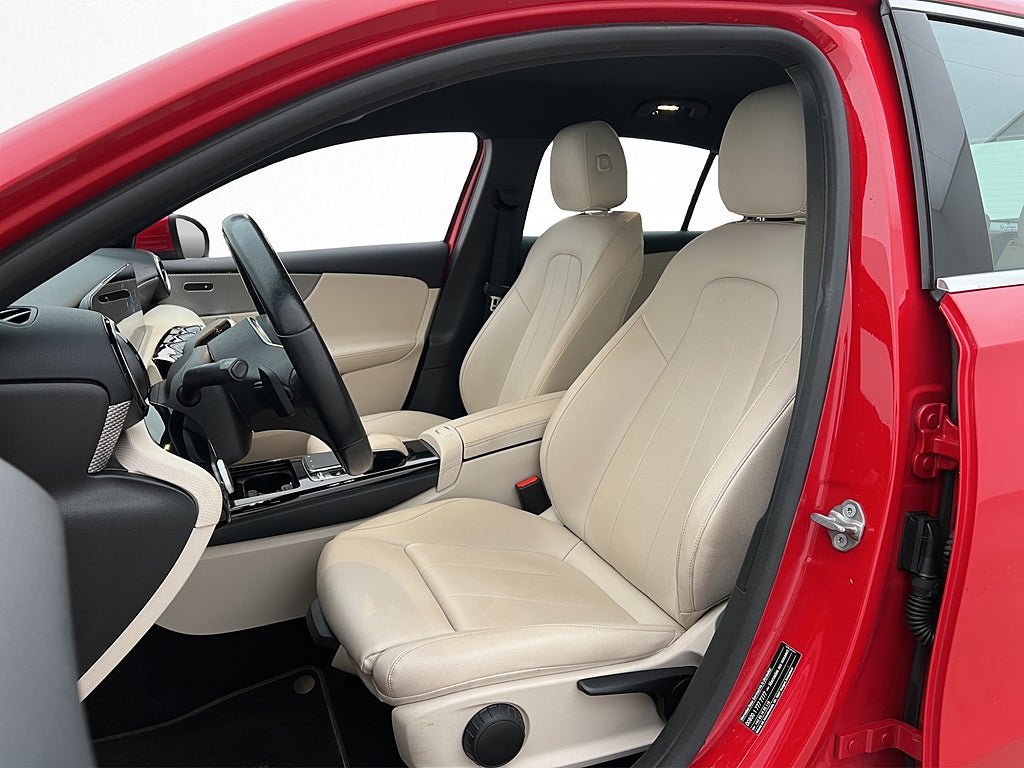 Vehicle Image 32