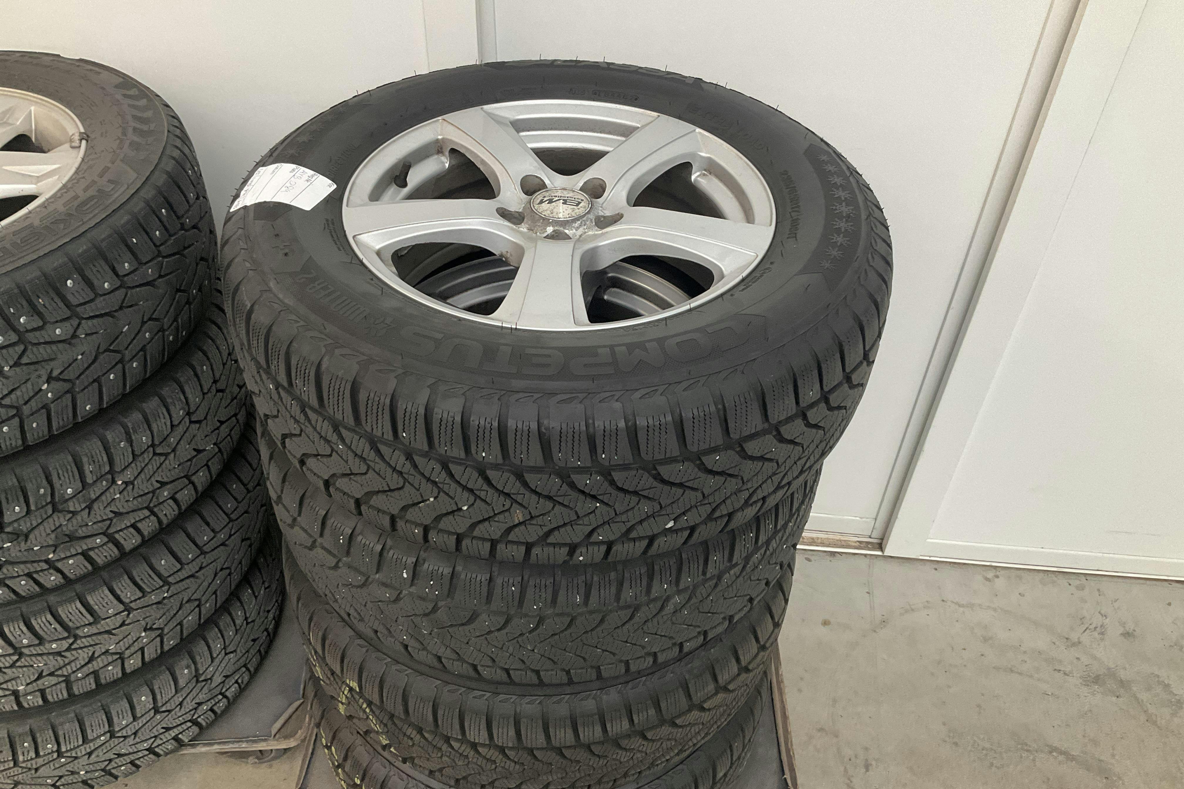 Vehicle Image 14