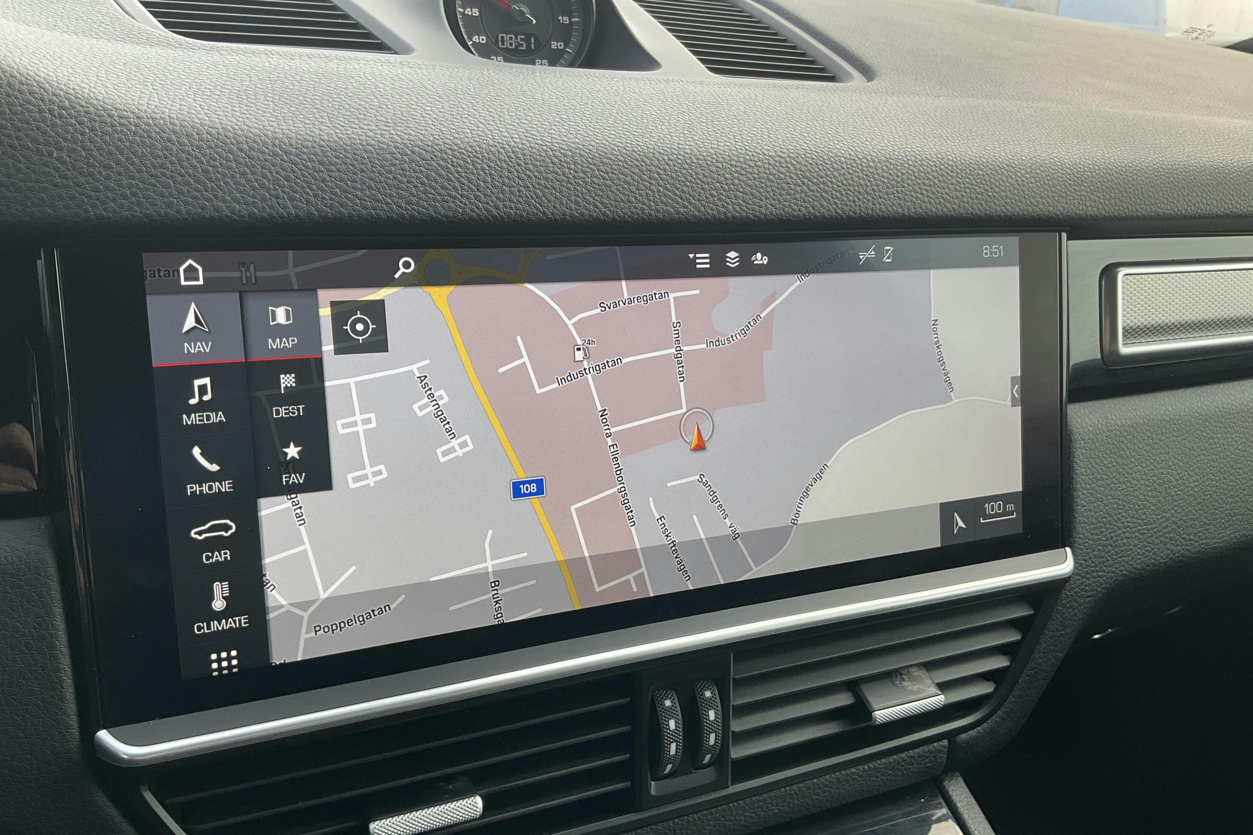 Vehicle Image 11