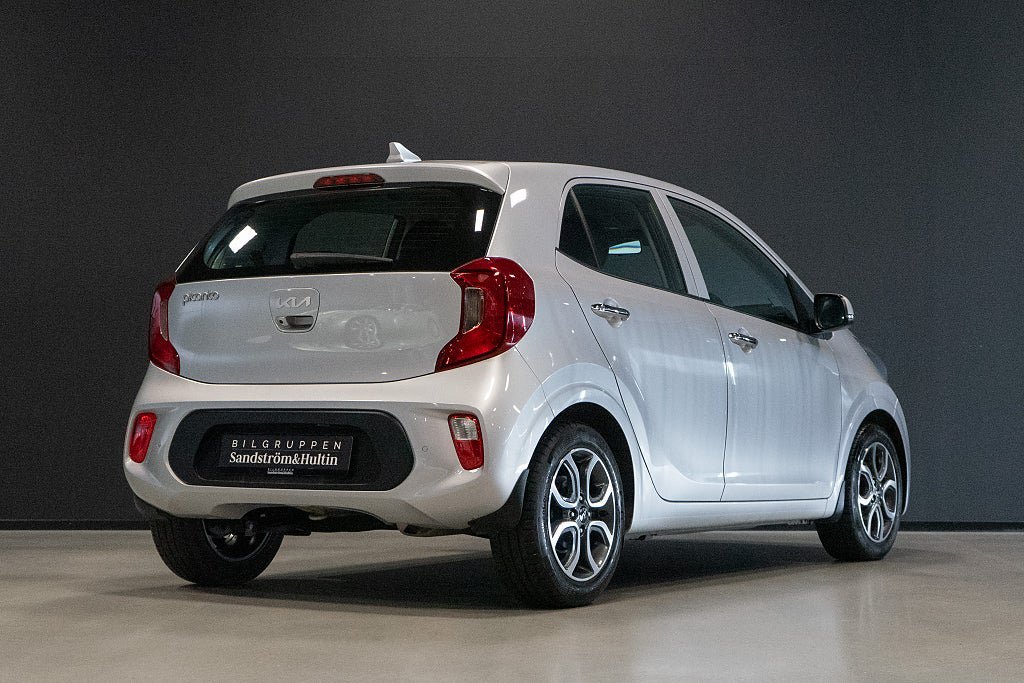 Vehicle Image 5