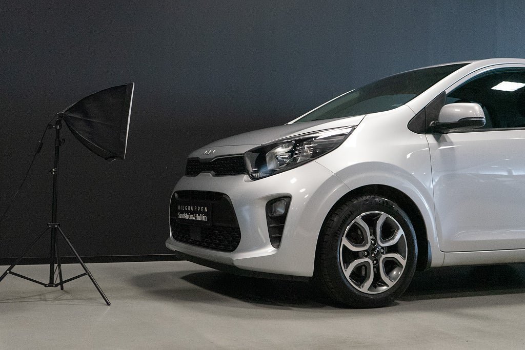 Vehicle Image 6