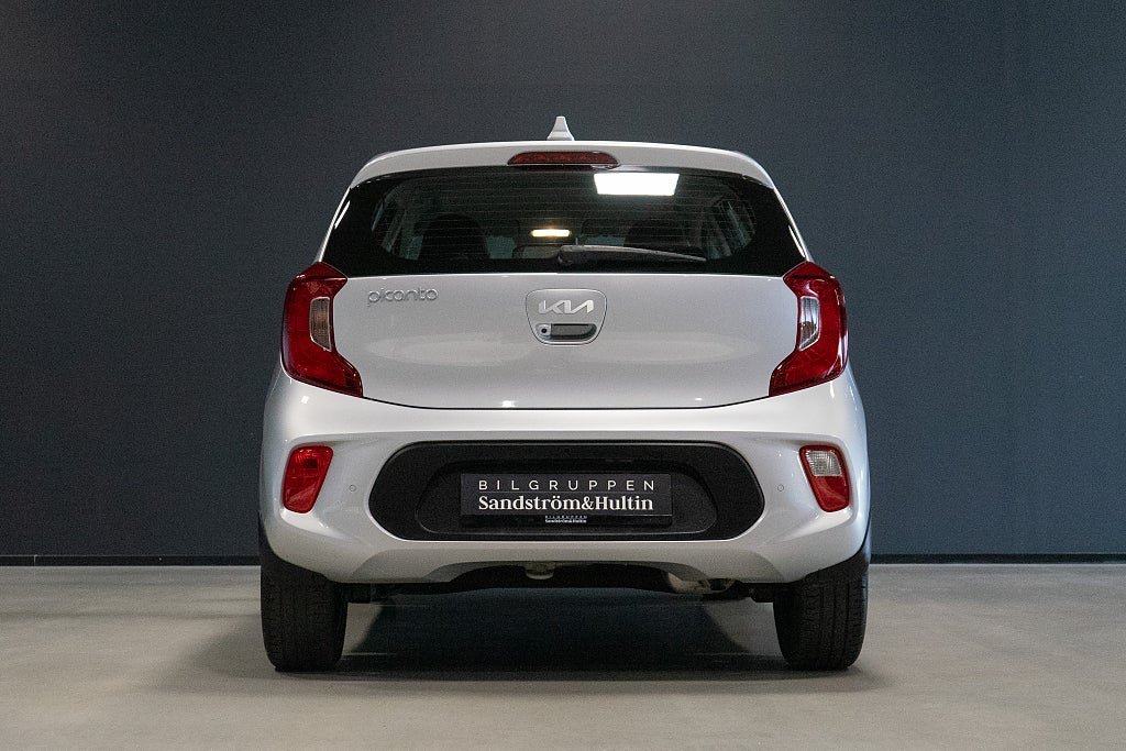 Vehicle Image 8