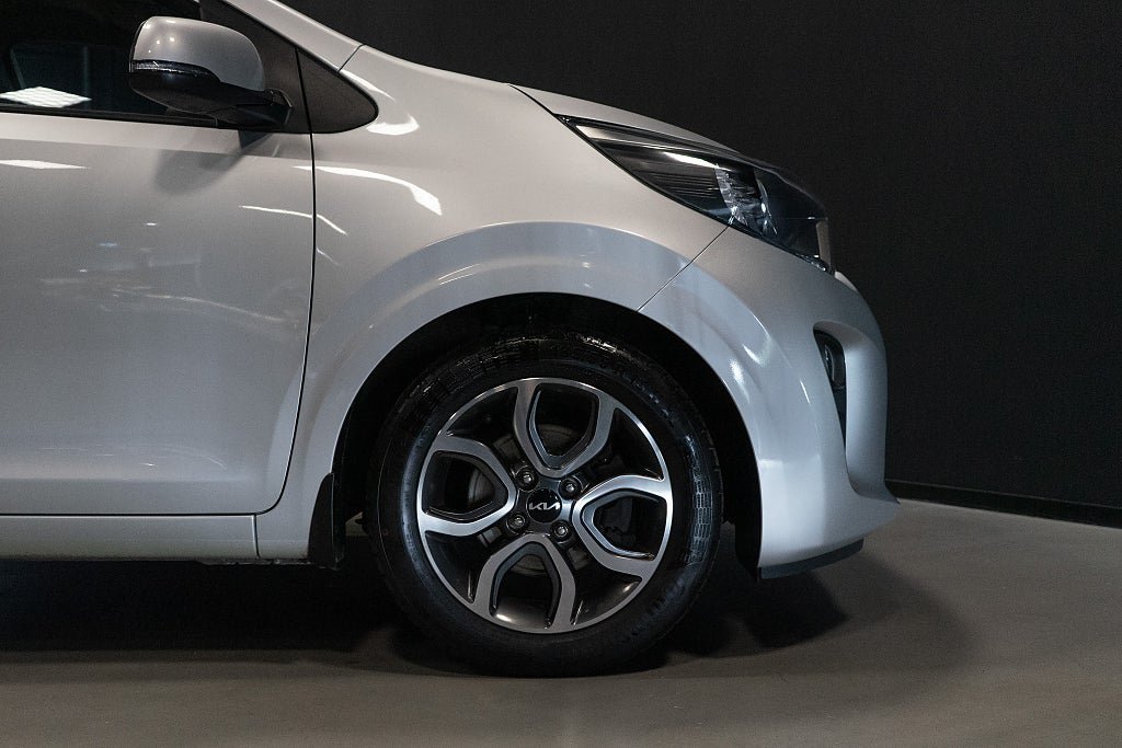 Vehicle Image 9