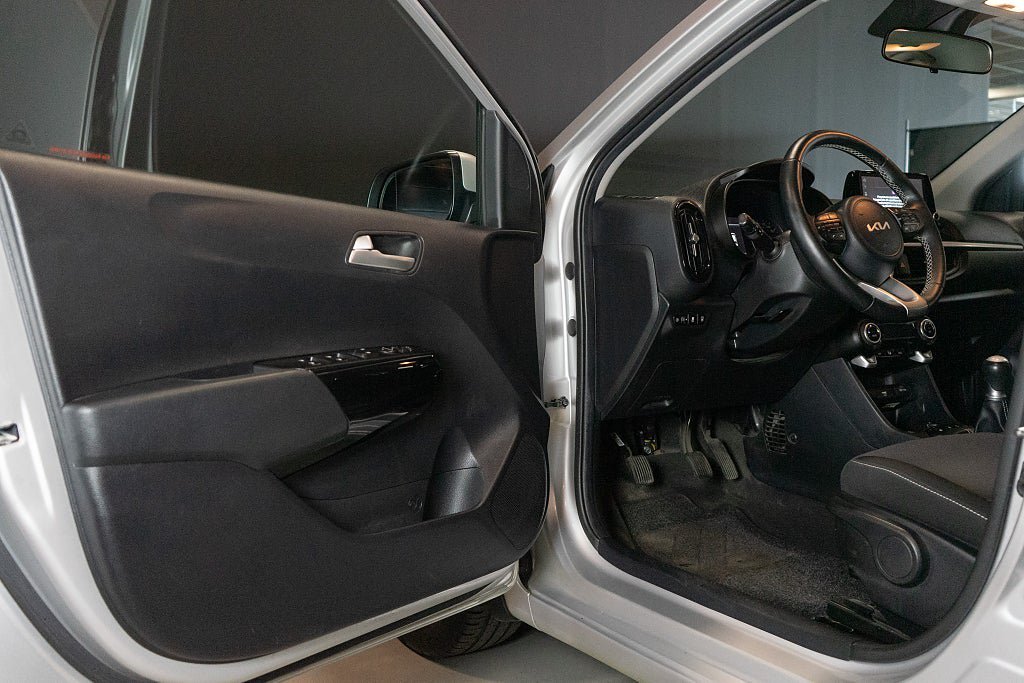 Vehicle Image 10