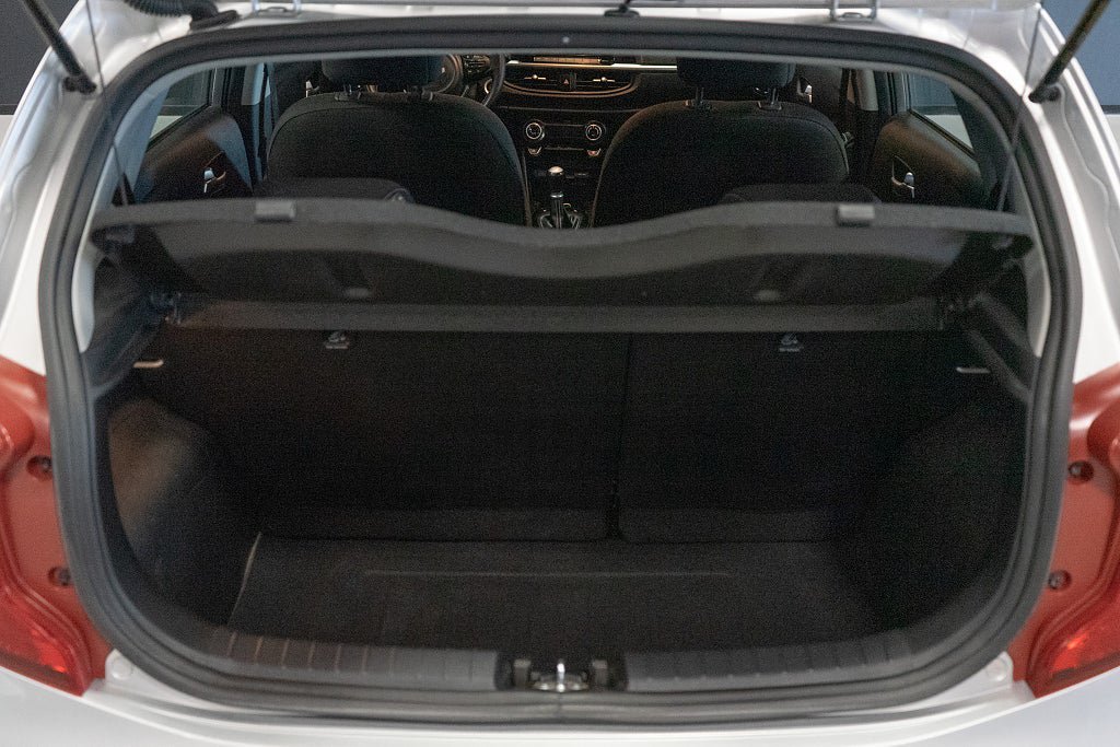 Vehicle Image 18