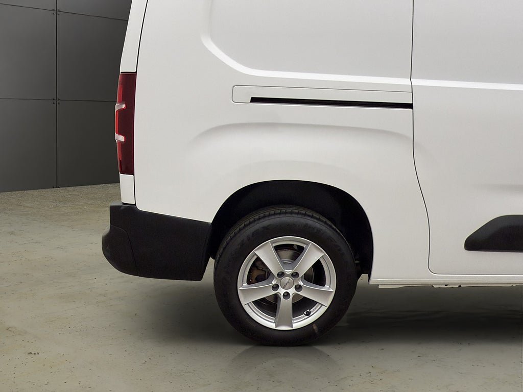 Vehicle Image 24