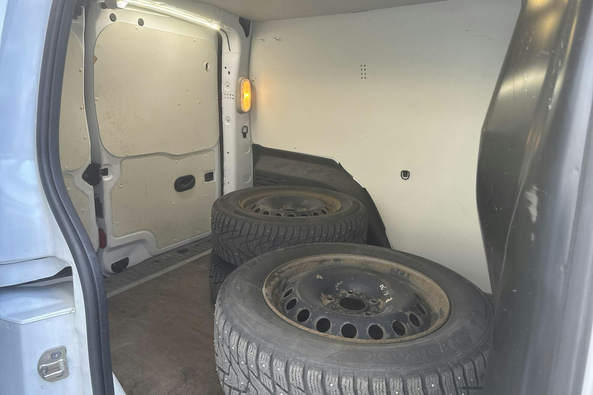 Vehicle Image 8