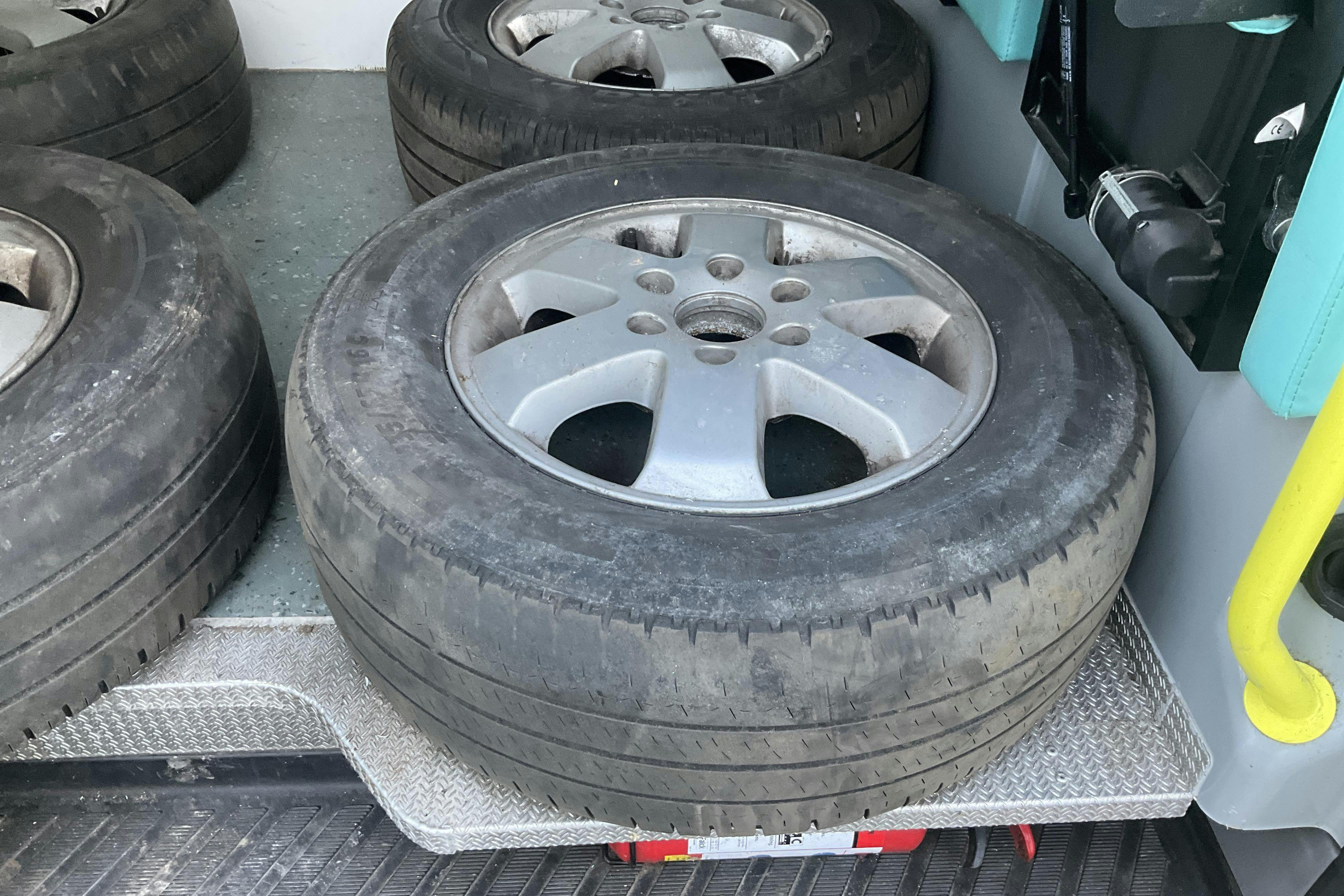 Vehicle Image 15