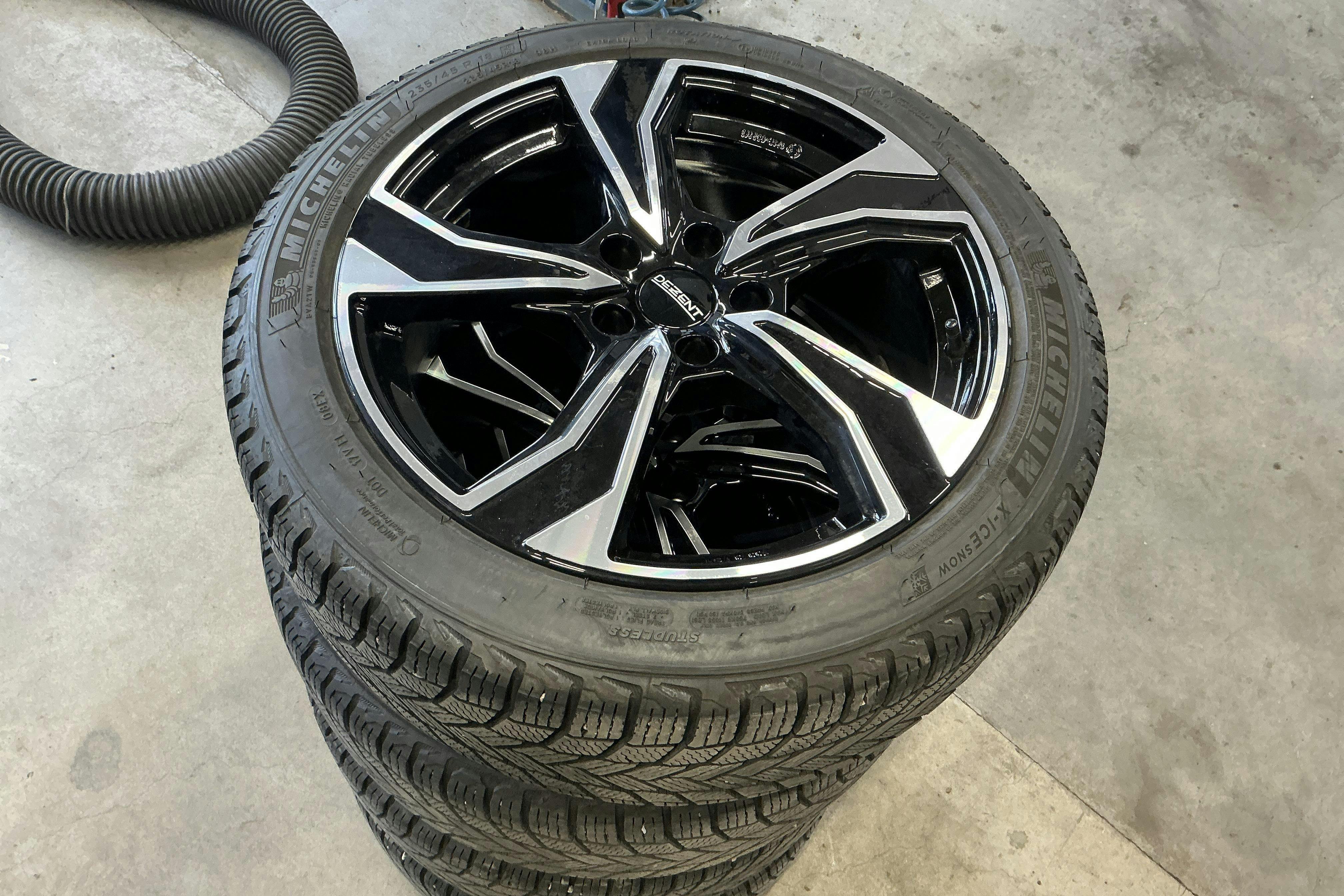 Vehicle Image 16