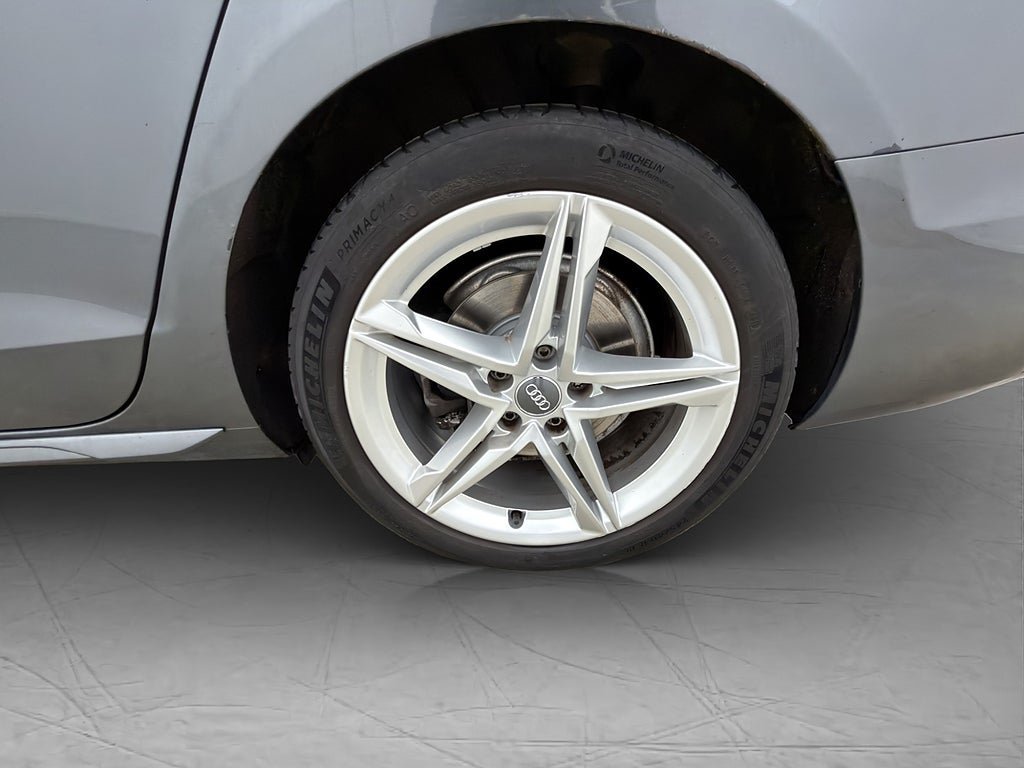 Vehicle Image 30