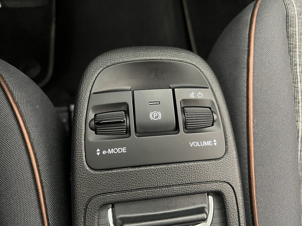 Vehicle Image 28