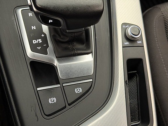 Vehicle Image 23