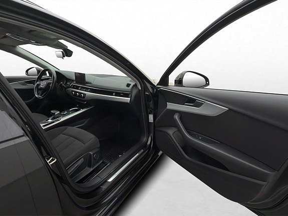 Vehicle Image 25