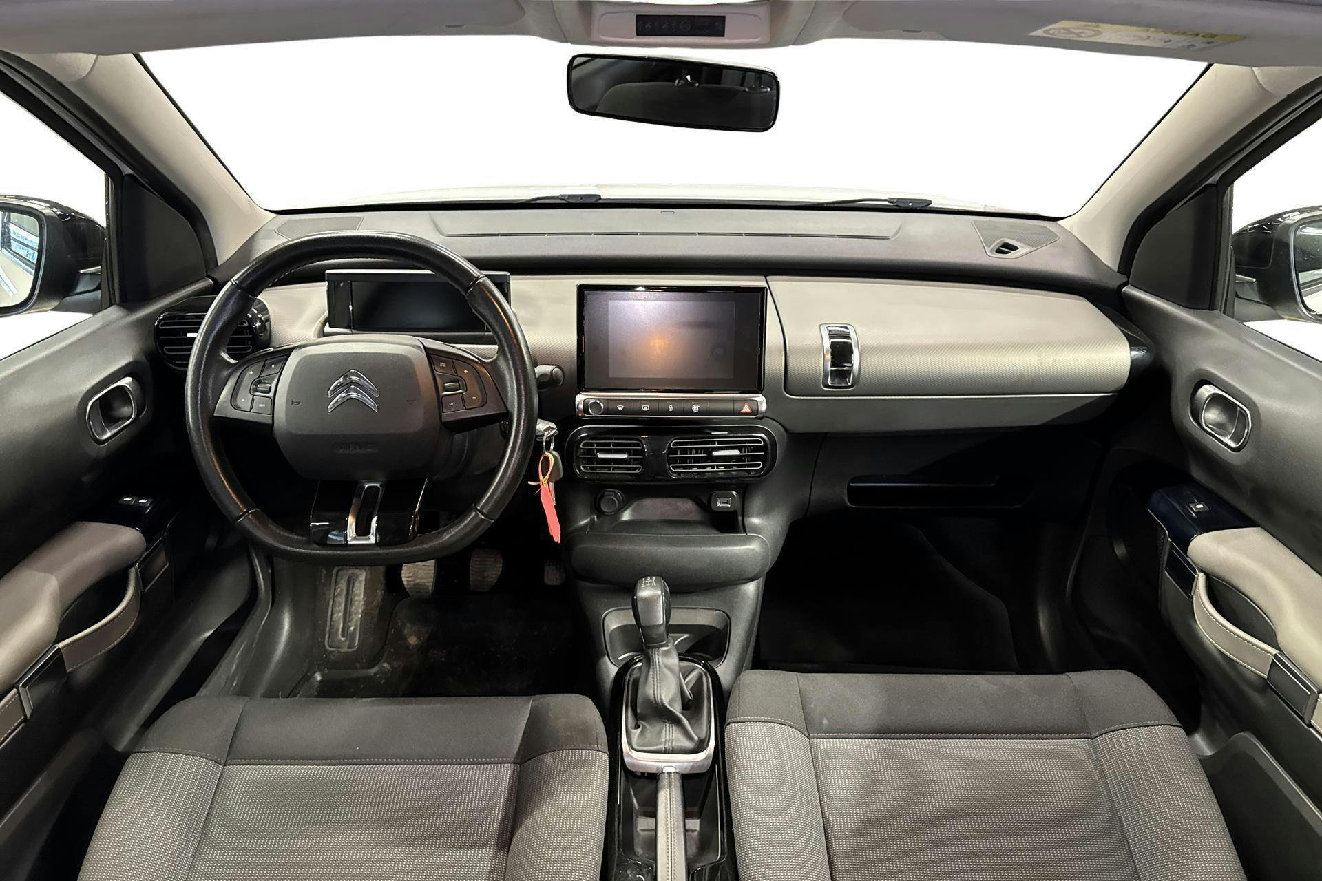Vehicle Image 6
