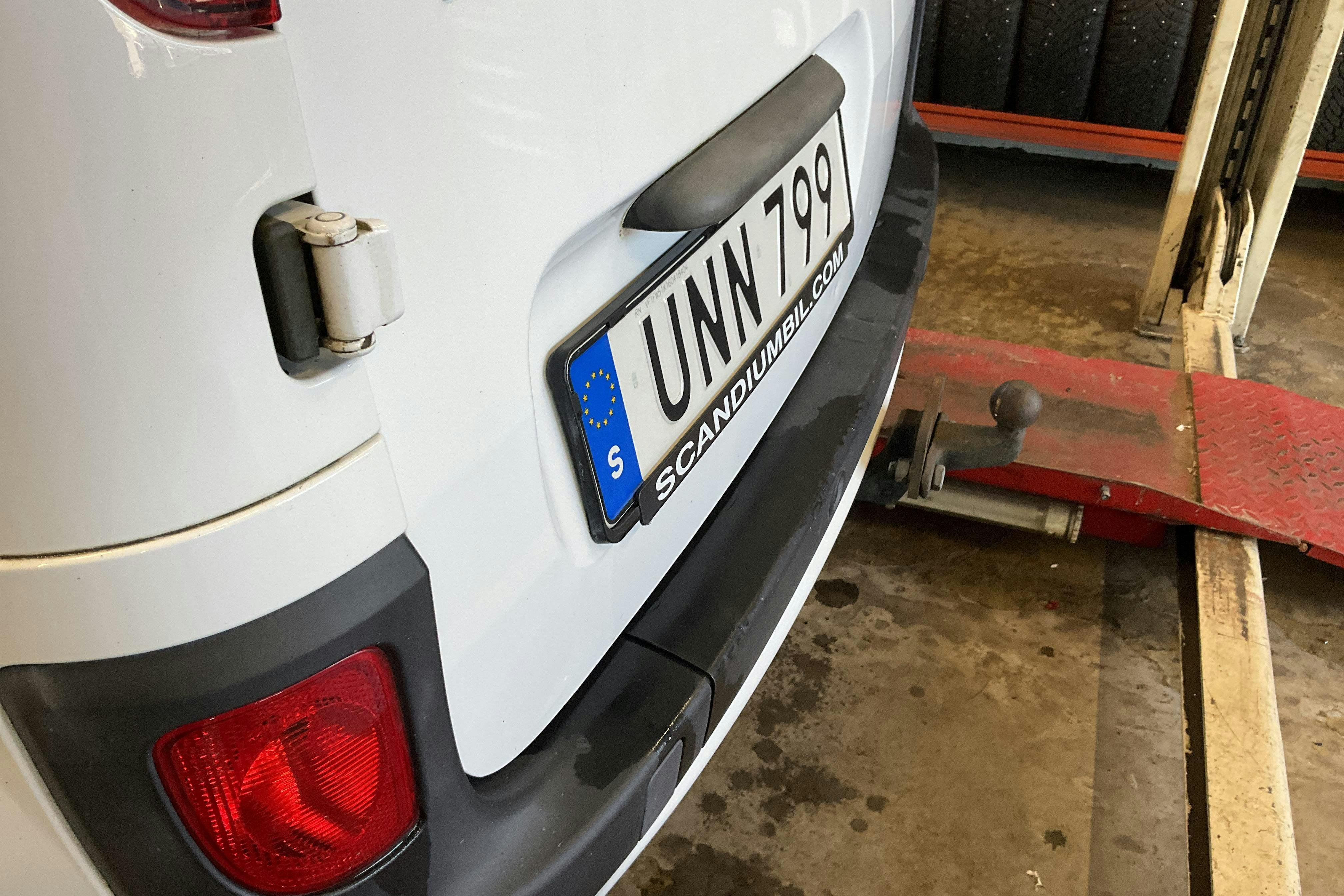 Vehicle Image 11