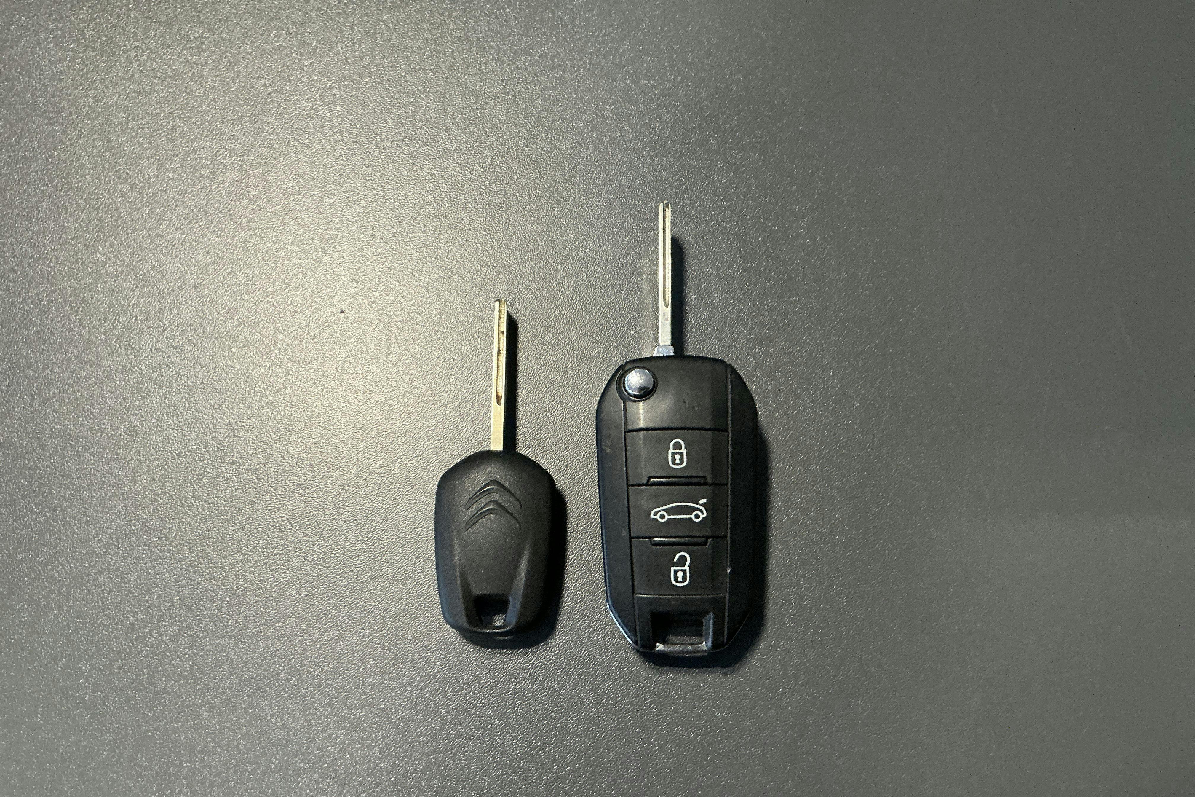 Vehicle Image 13