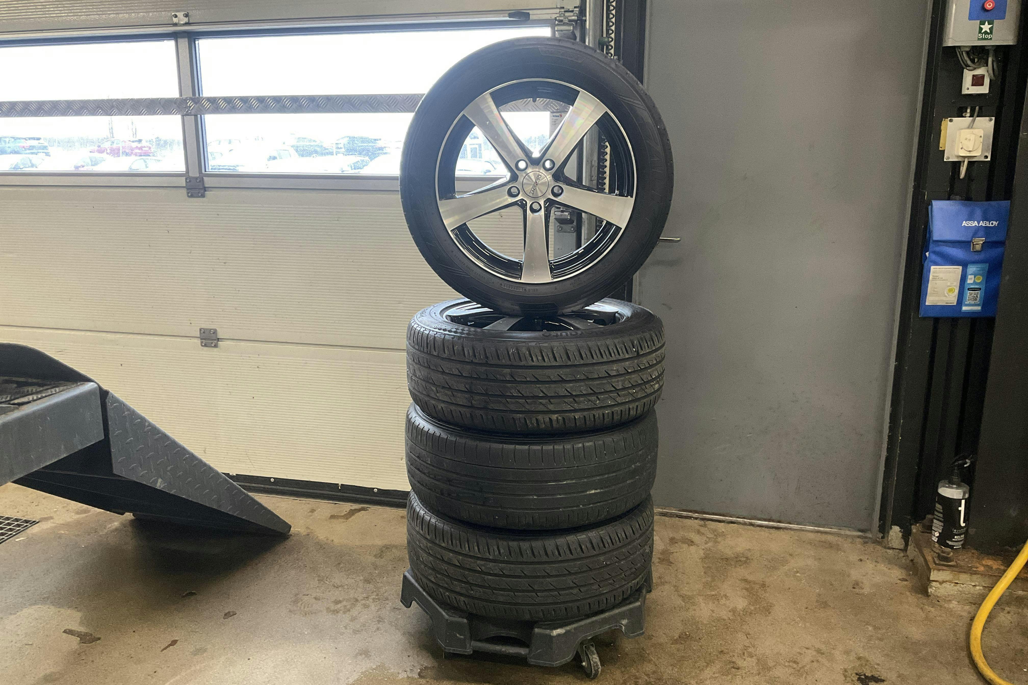 Vehicle Image 21