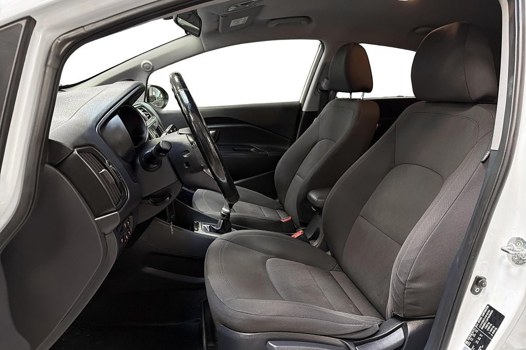 Vehicle Image 12