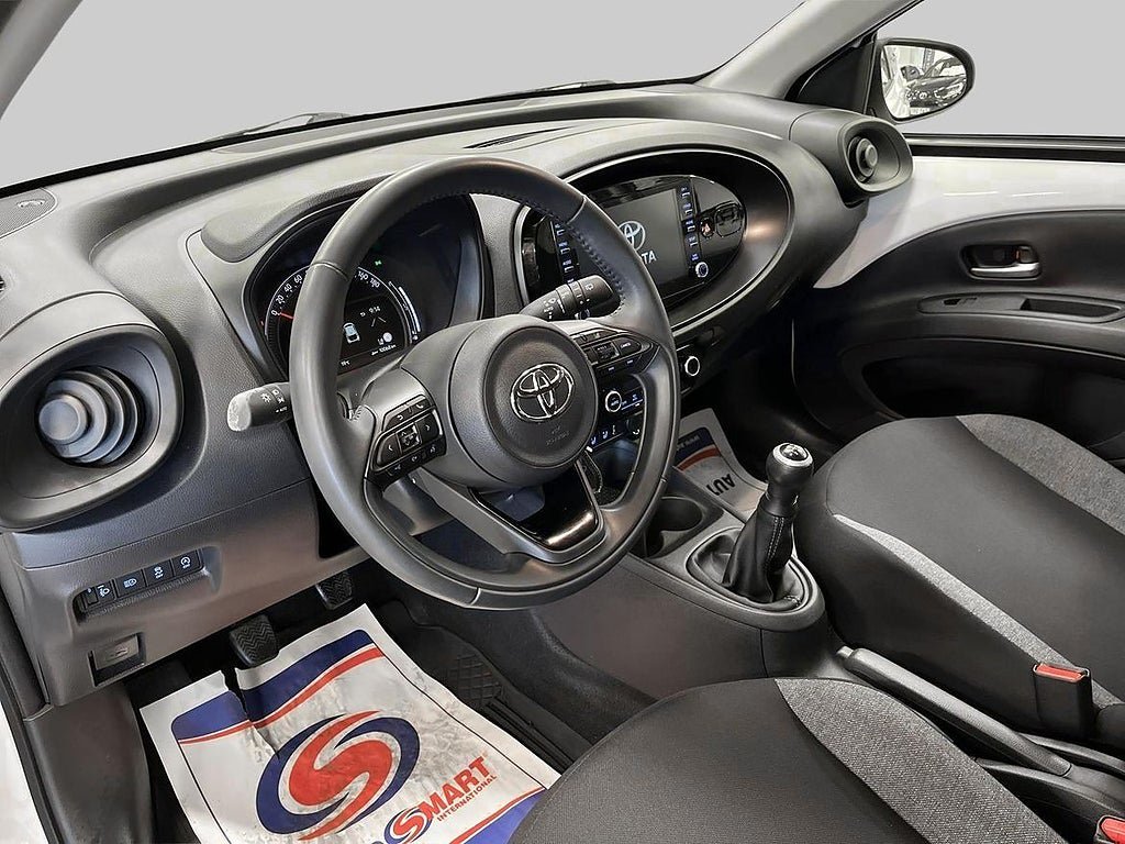 Vehicle Image 14