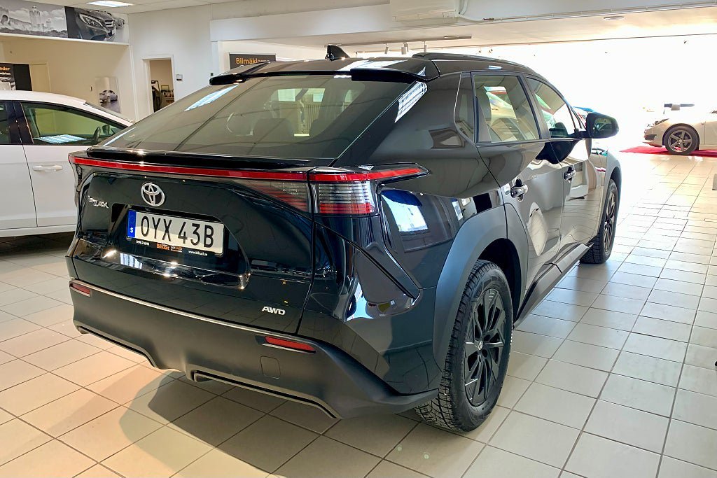 Vehicle Image 6