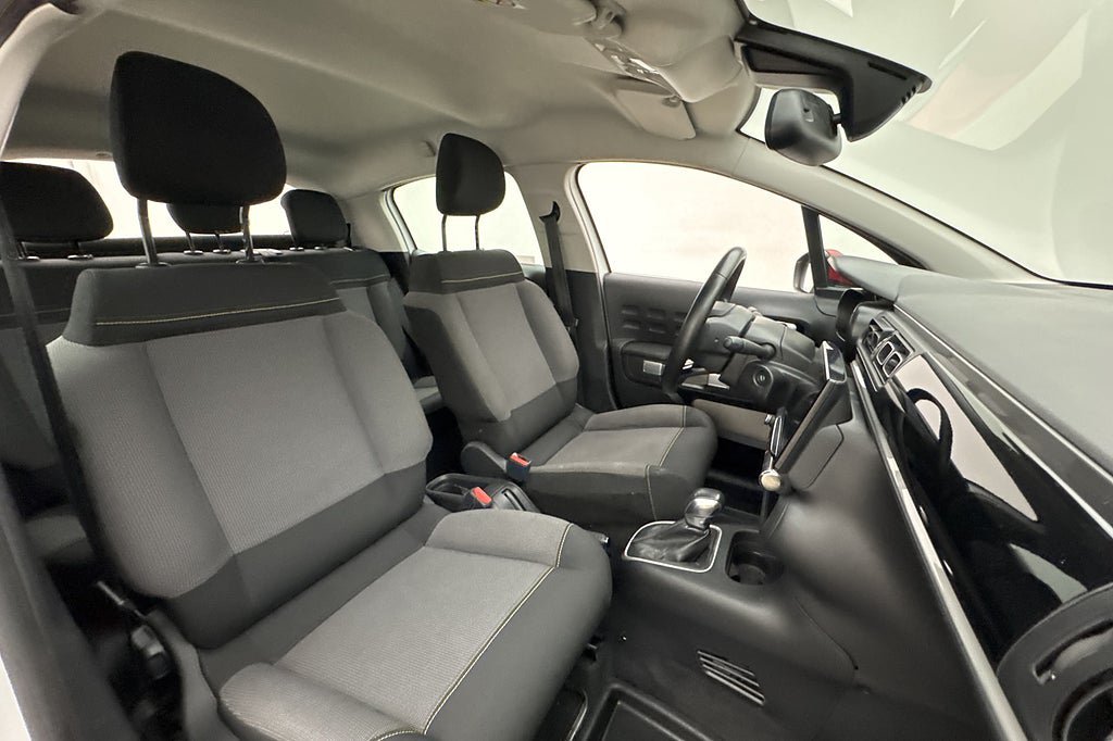 Vehicle Image 10