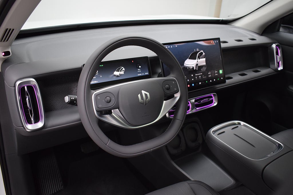 Vehicle Image 11