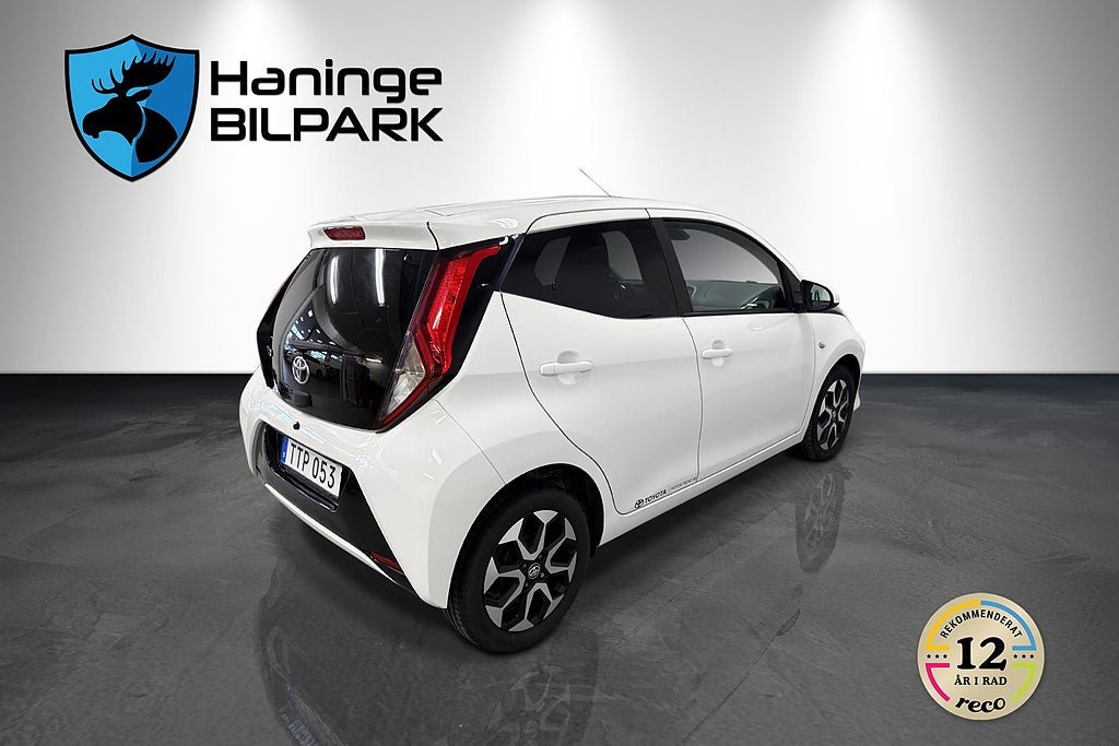 Vehicle Image 6