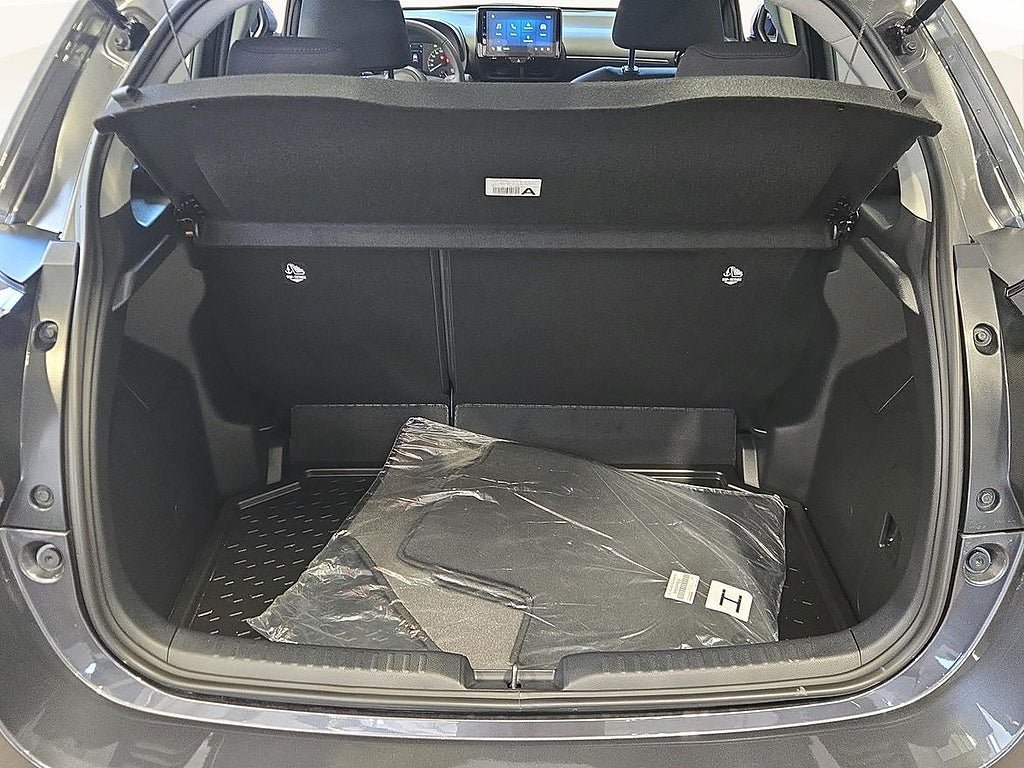 Vehicle Image 13