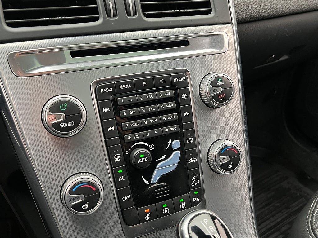Vehicle Image 24