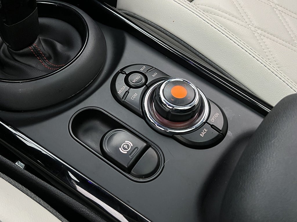 Vehicle Image 26