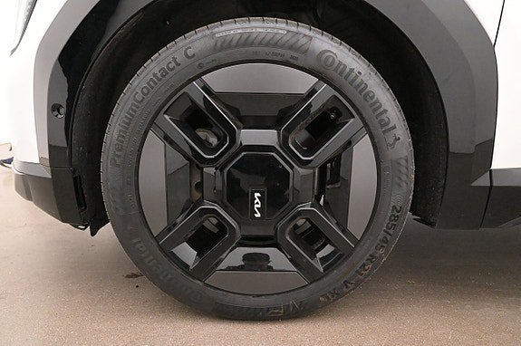 Vehicle Image 26