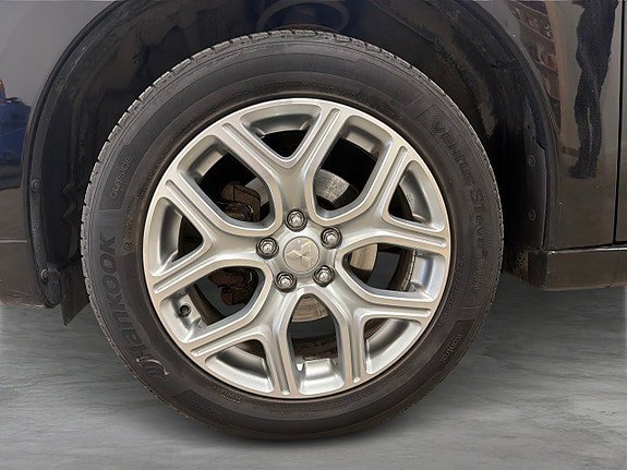 Vehicle Image 26