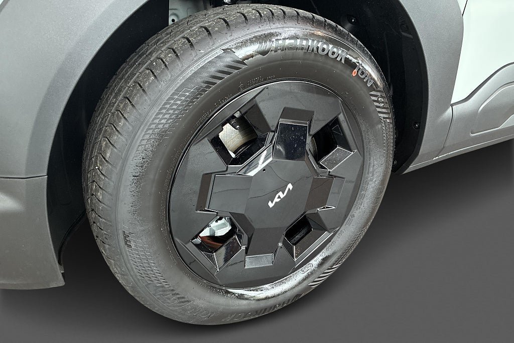 Vehicle Image 23
