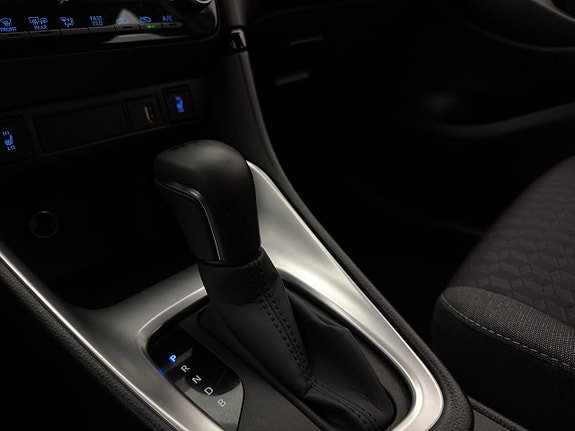 Vehicle Image 16