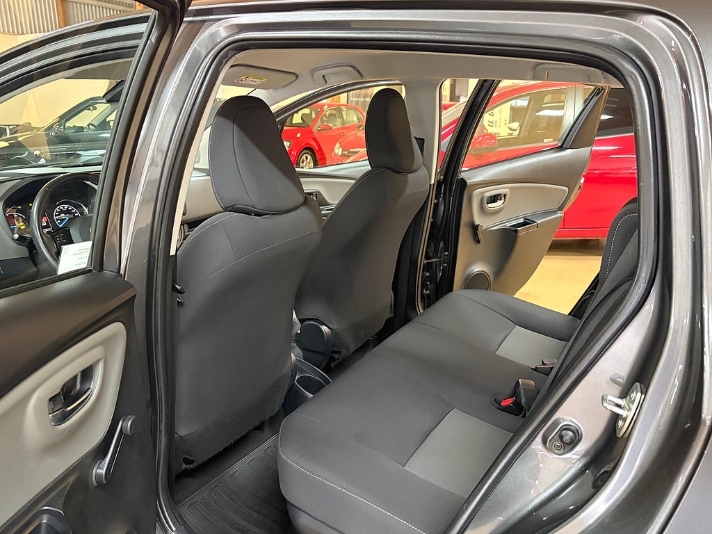 Vehicle Image 12