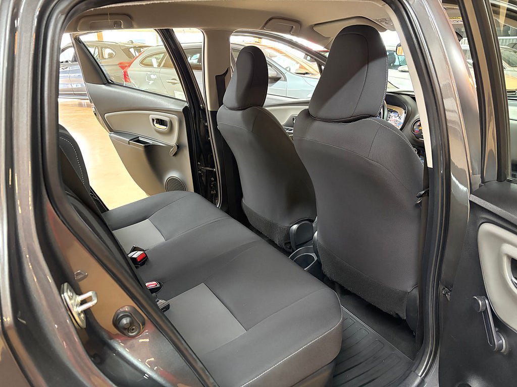 Vehicle Image 17