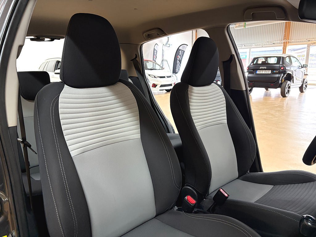Vehicle Image 18