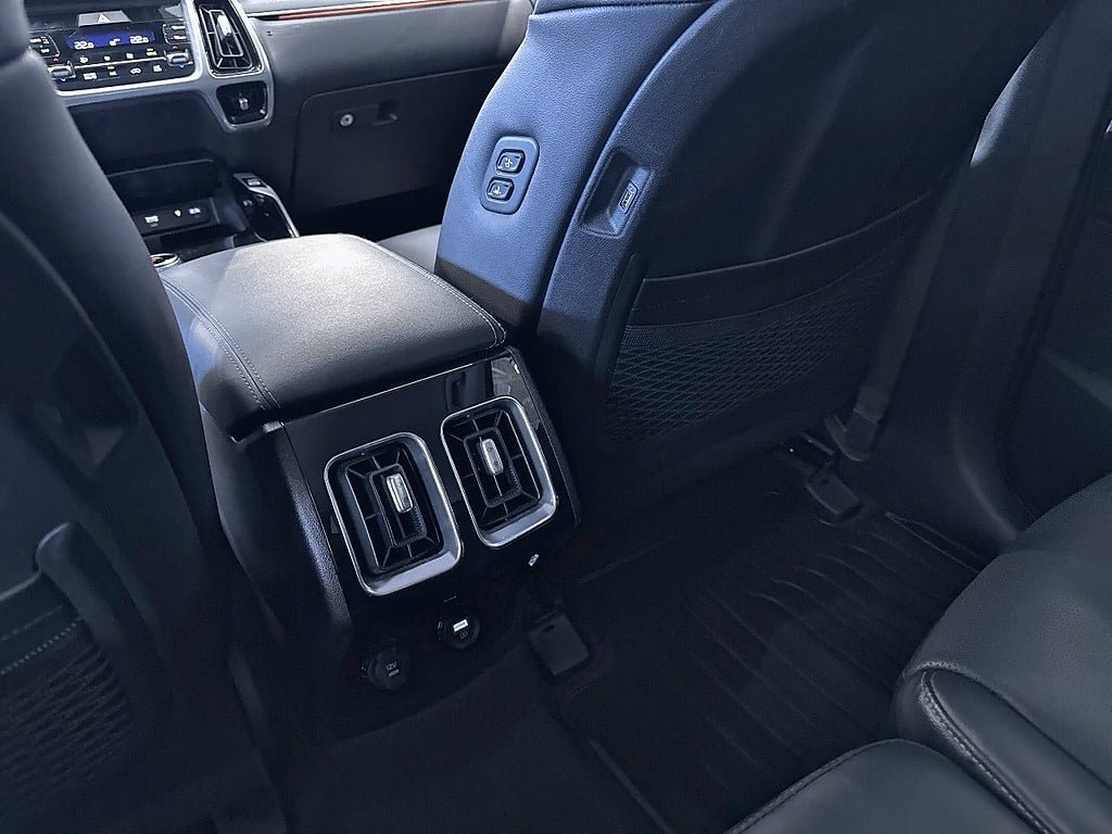 Vehicle Image 22