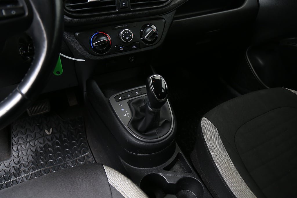 Vehicle Image 21