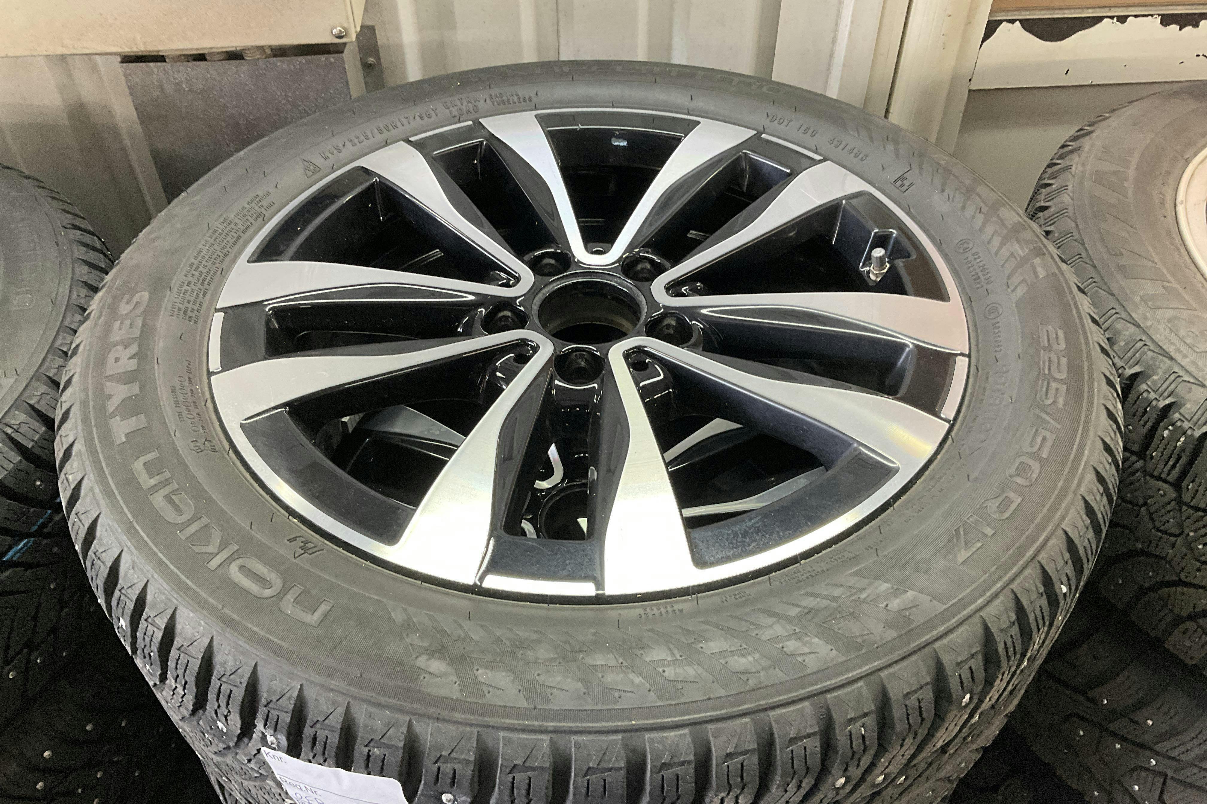 Vehicle Image 13
