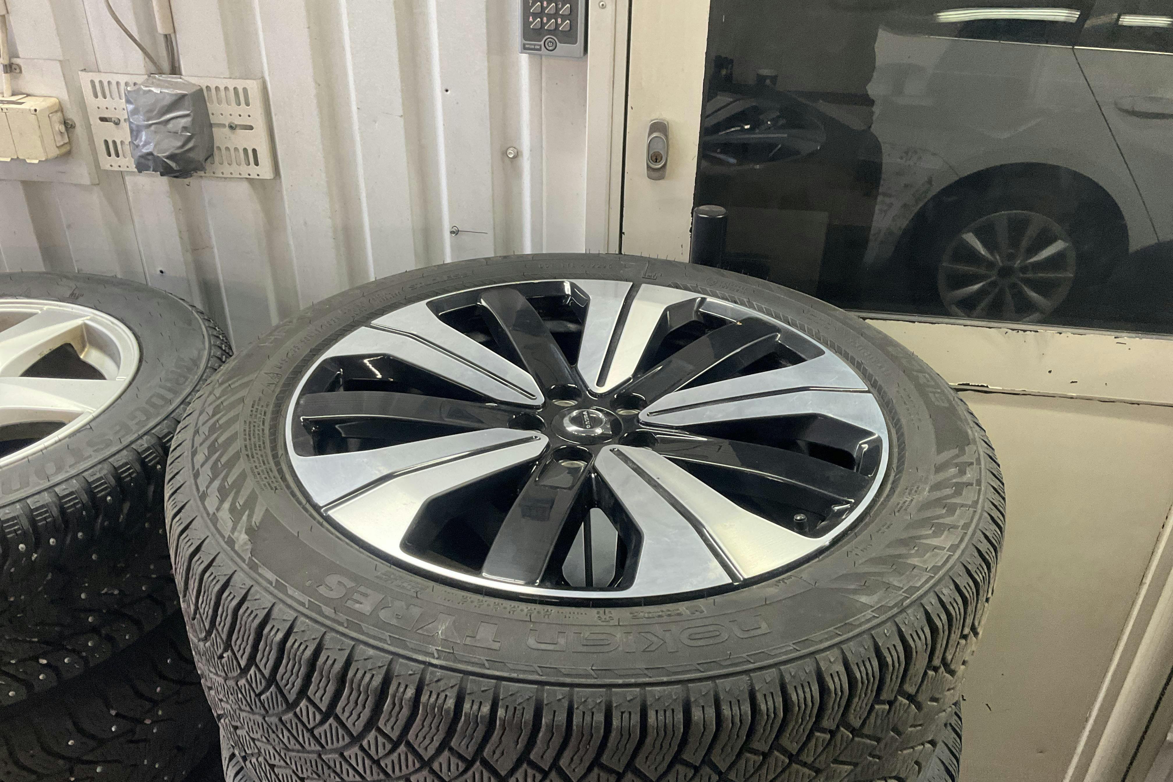 Vehicle Image 16