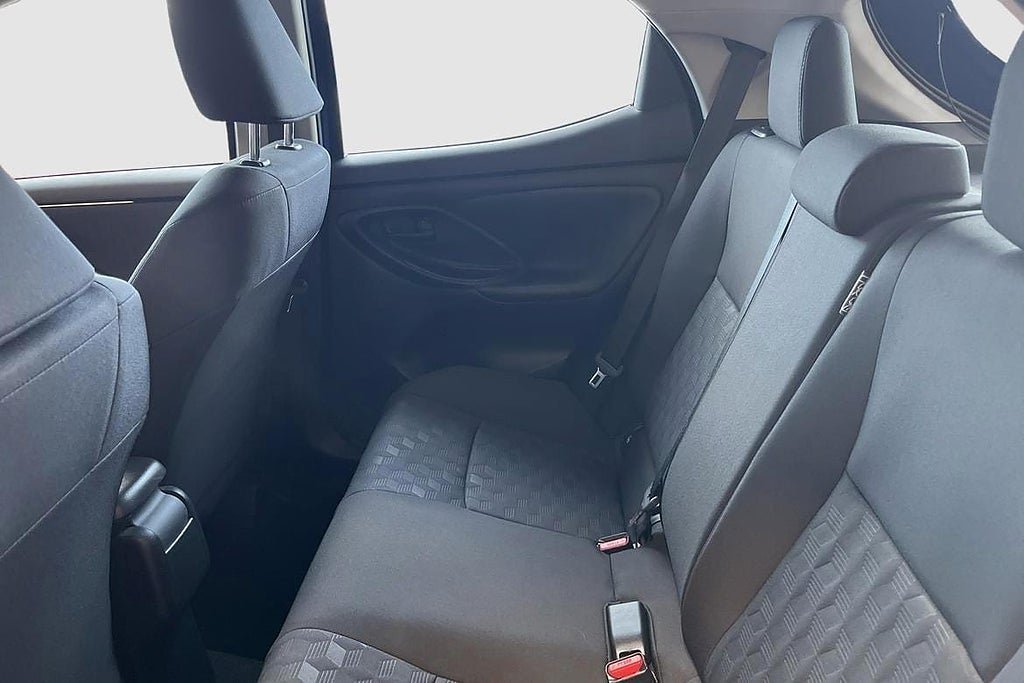 Vehicle Image 9