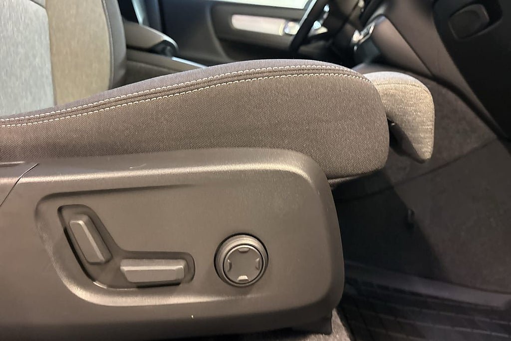 Vehicle Image 28