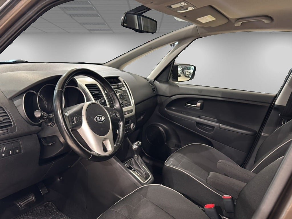 Vehicle Image 8