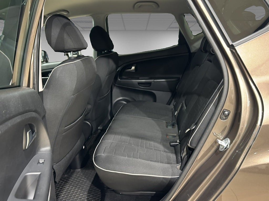 Vehicle Image 9