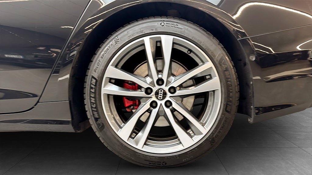 Vehicle Image 6