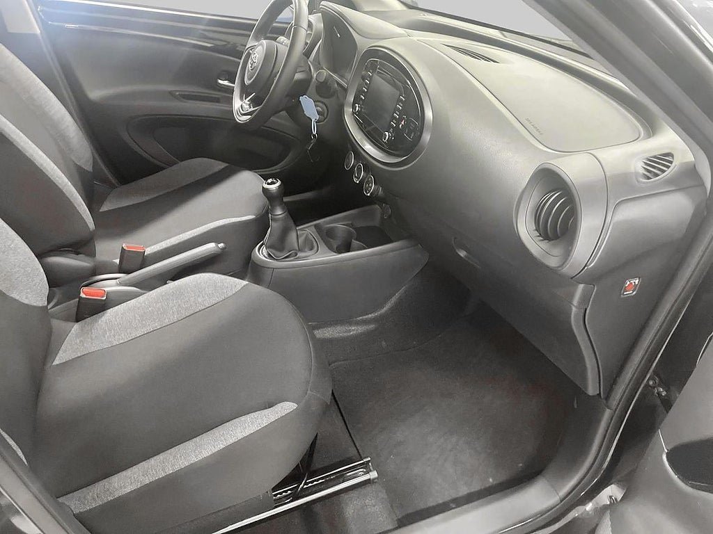 Vehicle Image 10