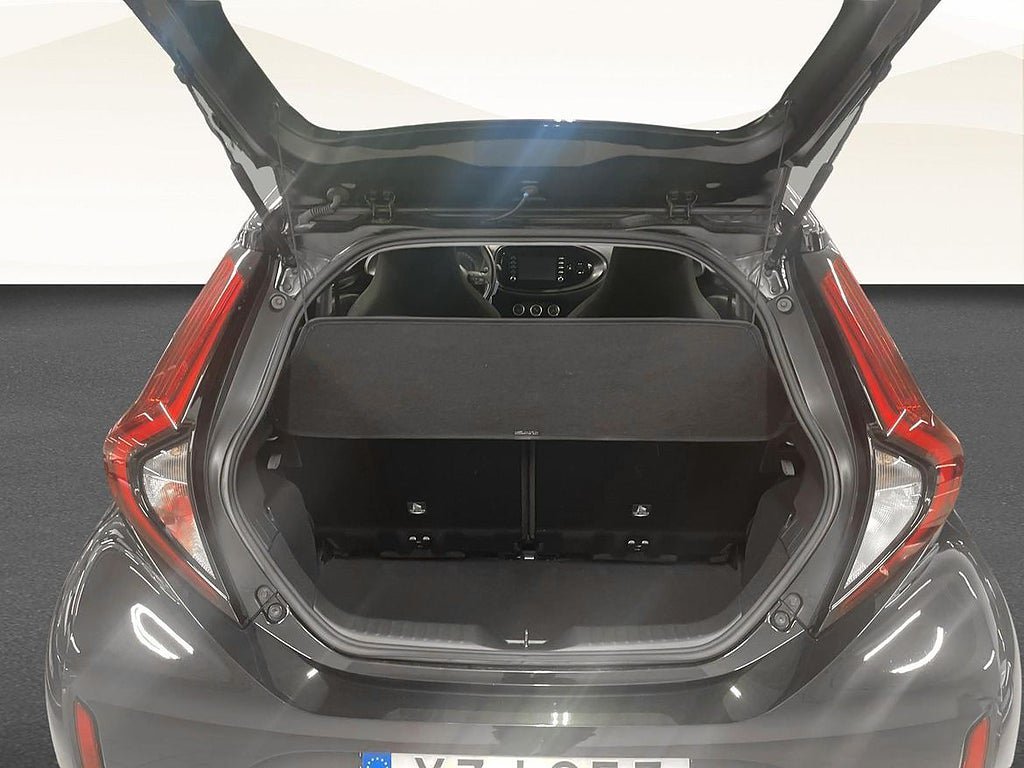 Vehicle Image 13